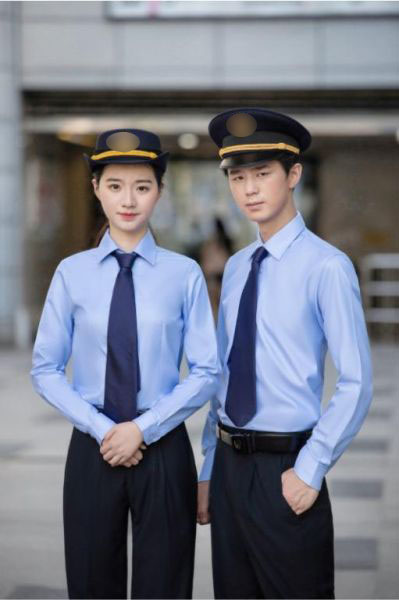 內(nèi)穿長袖襯衣